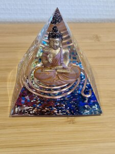 Orgonite energie piramide Boedha contemplatie