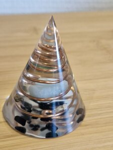 Orgonite energie piramide - bescherming energiecentrale amazoniet